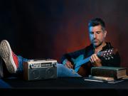 Mundos íntimos. Los prejuicios de los varones: nos cuesta mirar o tocar el cuerpo de otros hombres por miedo a qué pensarán.