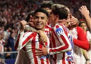 Un gigante de Brasil va a la carga por un jugador de la selección argentina