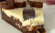 Ideal para hacer en verano: receta de tarta de chocolate blanco, dulce de leche y maní que se hace sin horno