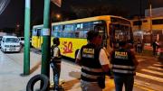 Detonan explosivo contra bus de la Línea 50 cuando dejaba pasajeros en SJL: estallido dejó un transeúnte herido