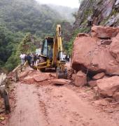 Tarija: Derrumbe en sector Canaletas; ABC realiza limpieza y pide precaución a conductores