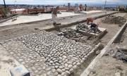 La conservación del empedrado histórico en un tramo de Avenida Colón se ejecuta con técnica ancestral croata