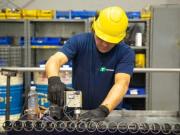 En caída libre, la economía productiva pide un plan