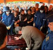 Rodrigo Paz asistió al entierro y despidió a su colaborador Mauricio Aramayo en Tarija