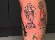 Primero las levantó y luego se las tatuó: Ascacibar ya tiene las nuevas copas que ganó Estudiantes en la piel