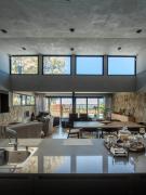 El Chocón era Disney: demolieron el quincho para construir una casa que homenajea a las primeras de la villa