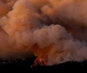 Un muerto en los incendios forestales australianos que podrían arder durante semanas