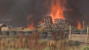 Incendio afecta a un acopio de pallets y neumáticos cerca del aeropuerto en Pudahuel