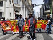 Maestros y administrativos de la CTEUB cumplen 21 días de movilización en La Paz