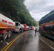 Bloqueos en carretera a Coroico afectan suministro de combustible
