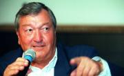 Erich von Daeniken, autor suizo que popularizó teorías sobre alienígenas, muere a los 90 años