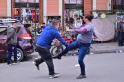 Manifestantes atacaron a latigazos y golpes areporteros en jornada de protesta de la COB