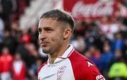 Revisión para Miljevic que firma y se pone la 10