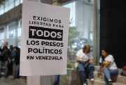 Venezuela libera al menos 24 presos políticos esta madrugada, confirma ONG