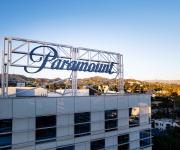 Paramount inicia lucha por representación de Warner Bros. y presenta una demanda