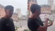 Video: alquilaron un departamento en Mar del Plata y tiraron piedras desde el balcón