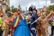 El Carnaval de Pasto transforma la historia en desfile con la familia Castañeda