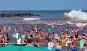 Tragedia en la Costa Atlántica: una ola gigante dejó un muerto y más de 30 heridos