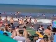 Tragedia en la Costa: murió un joven por una ola gigante que azotó las playas en Santa Clara, Mar Chiquita y Mar del Plata
