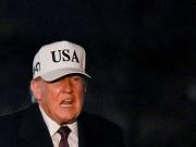 Trump anuncia aranceles de 25% a países que hagan negocios con Irán y analiza opciones de intervención