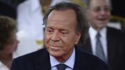 Exempleadas de Julio Iglesias lo denunciaron por abuso sexual, agresiones y maltrato