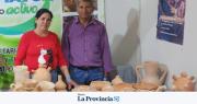 Dos sanjuaninos viven en medio de “la nada” y cautivan a los turistas con artesanías huarpes