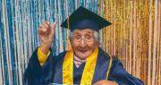 ¡Sorprendente! Anciana se gradúa de alfabetización a sus 92 años