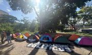 Familiares de presos políticos instalan campamento en El Rodeo: esperan liberaciones