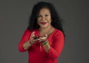 Eva Ayllón envuelve a Lima a ritmo de bolero