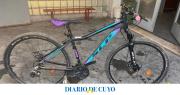 Dejó la bicicleta en la vereda y se la robaron en segundos: el ladrón fue detenido tras huir por Santa Lucía