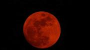 Cuándo es la primera Luna roja del año y cómo impactará en cada signo del zodíaco