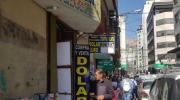 El dólar se mantiene en torno a Bs 10 en casas de cambio, aunque no todas venden la divisa