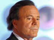 Dos exempleadas de Julio Iglesias lo acusaron de abuso: sus impactantes testimonios