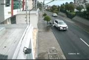 Cámara registra atropellamiento a ciclista y fuga del conductor en Quito