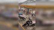 Lluvia torrencial arrastra motocicletas y provoca daños en hospital de Tarapoto