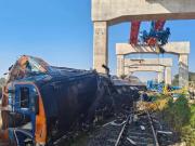 Tragedia ferroviaria en Tailandia: al menos 22 muertos y más de 60 heridos al caer una grúa de construcción sobre un tren de pasajeros
