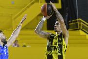 Básquet: Peñarol le ganó a Hebraica 79-69 y es el único líder de la Liga Uruguaya