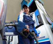 Ecuador ajustó precios de combustible y el diésel superó por primera vez a gasolina Extra