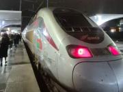 La increíble experiencia de viajar en el Al Boraq, el tren rápido de Marruecos: a 318 km/h pero con cumbia argentina en la estación de Rabat