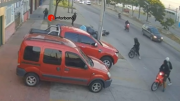 Video: un policía de civil se resistió a un robo y baleó a un motochorro en Isidro Casanova