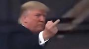 [Video] Trump le paró el dedo medio y contestó fuck you a un hombre que lo insultó