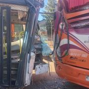 Un colectivo de Mi Bus chocó contra un micro turístico de Chile en la terminal de Bariloche