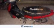 Misterioso hallazgo de una moto abandonada en el barrio Teresa de Calcuta