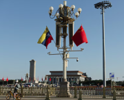 Dos superpetroleros que navegan para cargar petróleo venezolano para China dan la vuelta en U