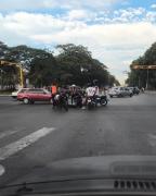 Lesionado hombre al caerse de motocicleta en marcha