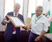 Emociones y aplausos: Raúl Narváez nuevo Hijo Ilustre