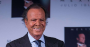 Julio Iglesias fue denunciado por abuso sexual y trata de personas
