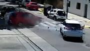 Video: manejaba a toda velocidad, chocó y atropelló a un cartonero en Mataderos