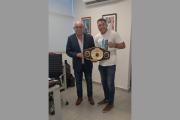Reconocimiento al campeón: Dapello recibió al boxeador Elio “La Máquina” Trosch