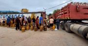 Persisten las filas por garrafas de gas; el Gobierno dice que los contrabandistas de diésel “ahora voltean su mirada al GLP”